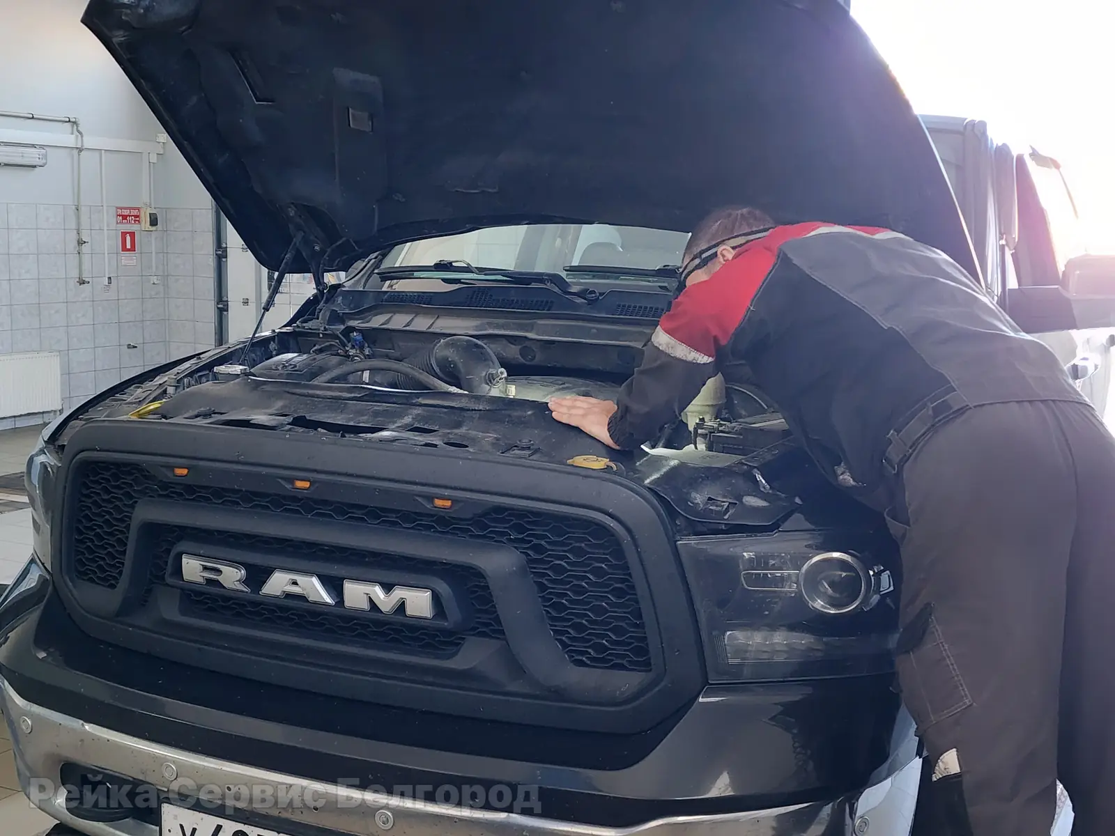 Процесс ремонта: Dodge RAM 1500 стук в руле на стыках: замена промежуточного рулевого вала